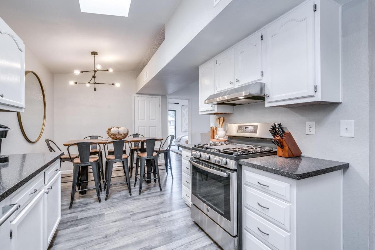 New! Modern • Family Friendly • The Desert Nest Sierra Vista Exteriör bild